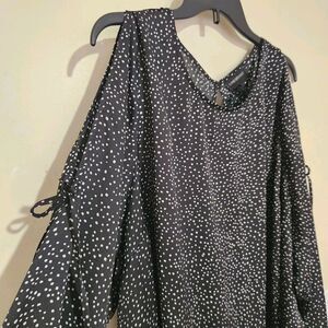 Lane Bryant Cold Shoulder Top Size 28. Black Polka Dot Lightweight